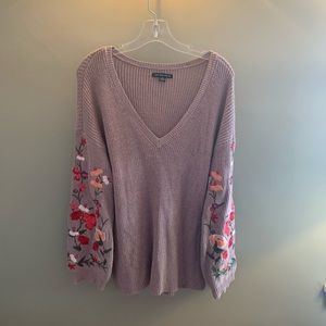 Flowered Sleeved Sweater